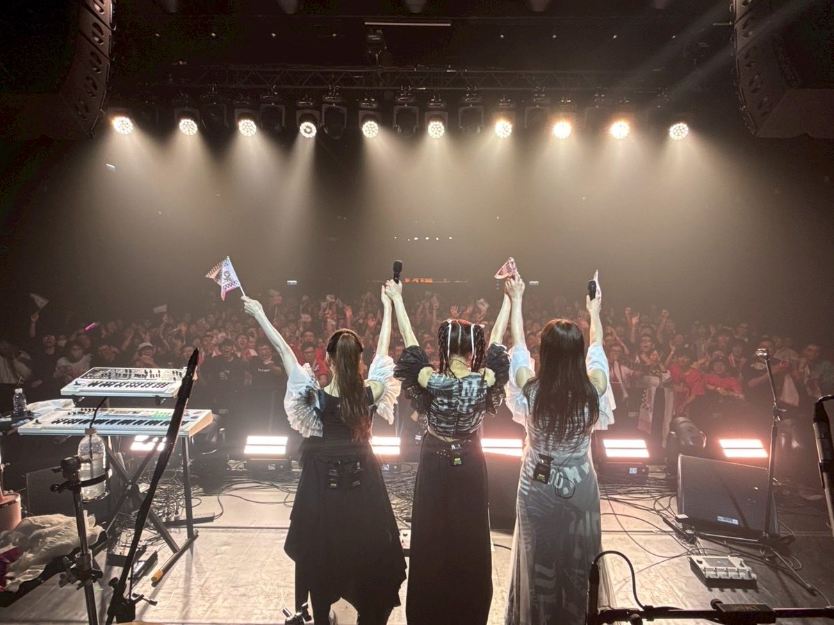 kurosakayukako's tweet photo. 香港のみんなありがとう♡
また戻ってくるからね‼︎
#サイサイ #香港ライブ https://t.co/ylCu4BTSXA