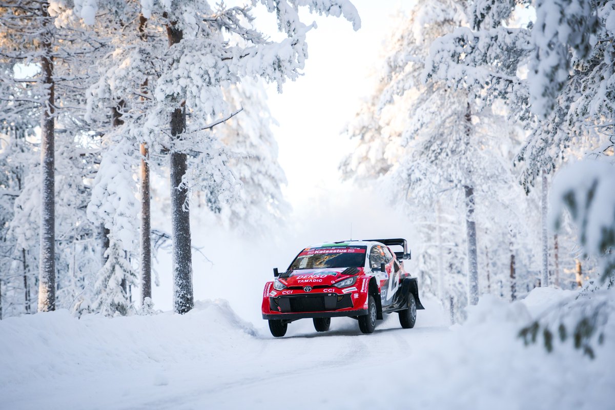 Première journée terminée à l'Arctic en Finlande.

Evans en tête avec la seule Rally1 du plateau. Lappi +1:47, Joona +1:58, Kauppinen +2:04, Heikkilä +2:06, Korhonen +2:31, Vaher +2:40, Grönholm +2:45 #WRC