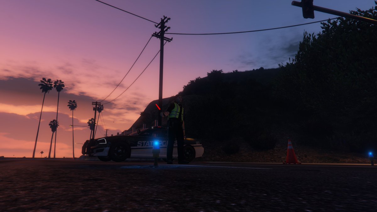 Heute steht eine Freitagsnachtschicht mit Davis in der State Police an. Was für Fieberträumen müssen wir heute miterleben? Bin gespannt (oder auch nicht xD): twitch.tv/xdanidii. #LuckyV