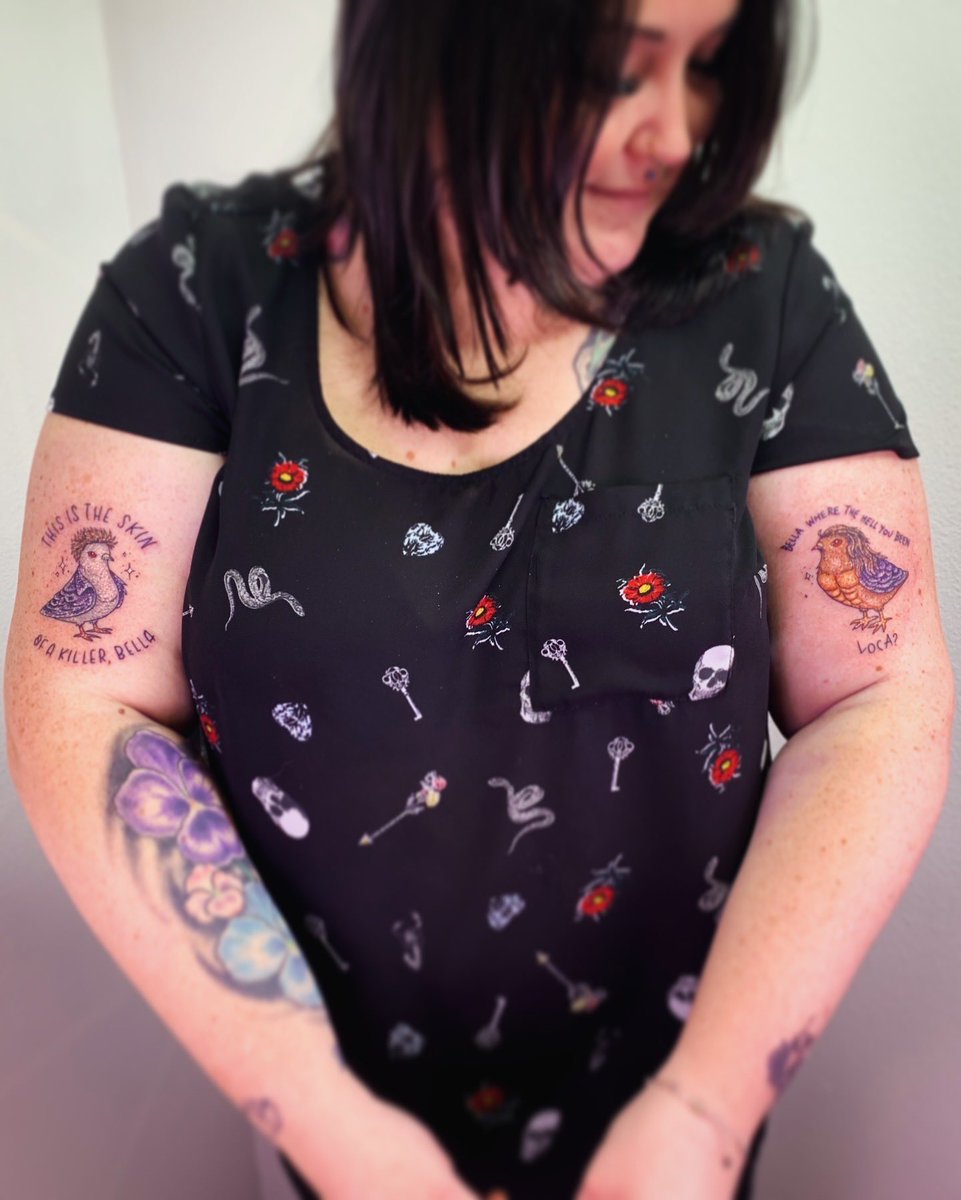 MarshallEStokes's tweet photo. My client asked for glittery Twilight pigeon tattoos. This is what I gave her. ✨

#twilight #glitter #tattoo https://t.co/OpiZO54Zea