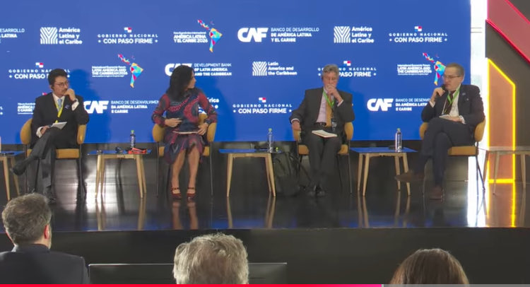 Mientras se hablaba de gobernanza democrática en Foro Económico ⁦<a href="/AgendaCAF/">CAF</a>⁩ la ⁦<a href="/asambleapa/">Asamblea Nacional</a>⁩ nombraba como Subcontralor a un funcionario del Ejecutivo, ex alto cargo de un gobierno marcado x gran corrupción. Simulamos, siempre simulamos