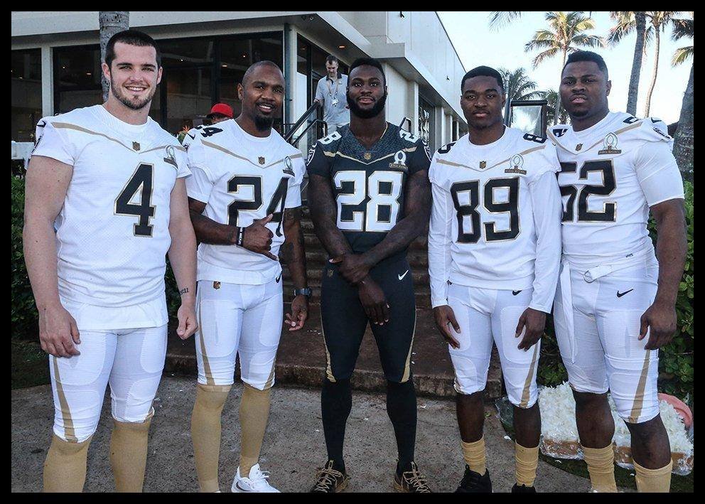 10 years ago 

January 30, 2016

📸the day before the Pro Bowl