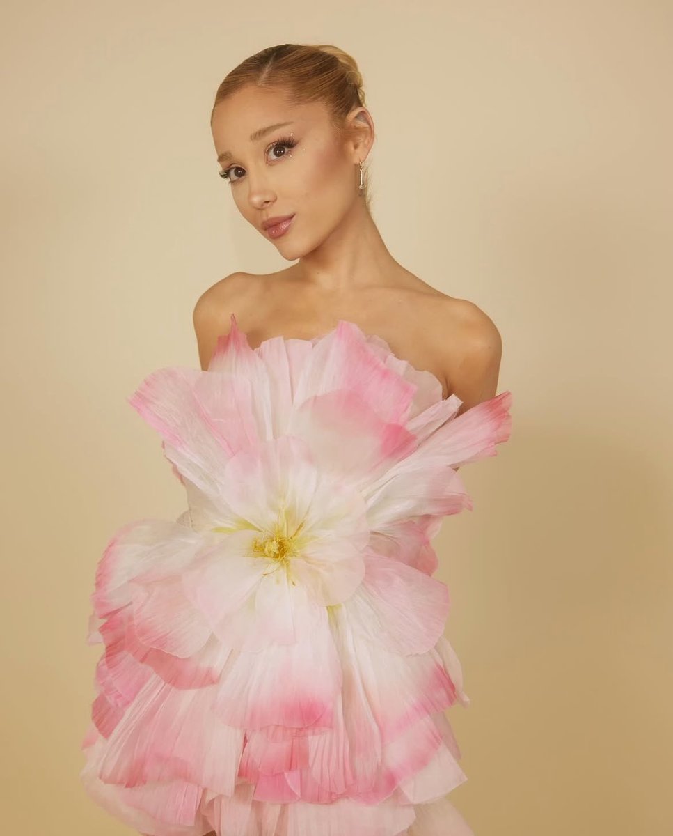 genuinely never getting over this look