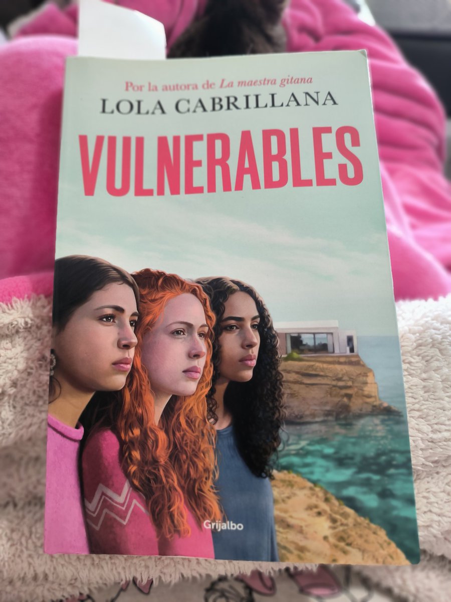 ParrillaSolis's tweet photo. Desde que fuí madre hace 5 años no he sido capaz de terminar un libro entero. Tengo varios empezados😅. Sin embargo Vulnerables me ha enganchado tanto que en tres semanas me lo he terminado. @de_infantil muchas gracias por hacerme disfrutar tanto. Habrá que ir a por el siguiente. https://t.co/jSdmi2Boag