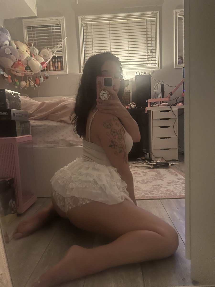 kaitlinlmk's tweet photo. this skirt ;3 https://t.co/BwWamujL5z