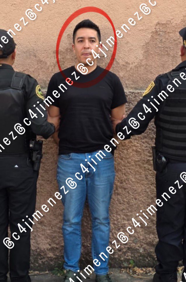 c4jimenez's tweet photo. COLOMBIANOS LADRONES; CONTACTABAN por @Grindr 
Alexander Gaviria
Juan Arcila
Diego Mando
Contactaban hombres por la aplicación.
Armaban citas en casas de sus víctimas.
Los drogaban y saqueaban todo.
Agentes d @SSC_CDMX los atraparon en @AlcaldiaMHmx 
Si los reconoce, denúncielos. https://t.co/g2sUu9IUFc
