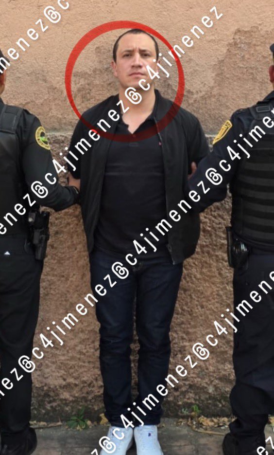 COLOMBIANOS LADRONES; CONTACTABAN por <a href="/Grindr/">Grindr</a> 
Alexander Gaviria
Juan Arcila
Diego Mando
Contactaban hombres por la aplicación.
Armaban citas en casas de sus víctimas.
Los drogaban y saqueaban todo.
Agentes d <a href="/SSC_CDMX/">SSC CDMX</a> los atraparon en <a href="/AlcaldiaMHmx/">Alcaldía Miguel Hidalgo</a> 
Si los reconoce, denúncielos.