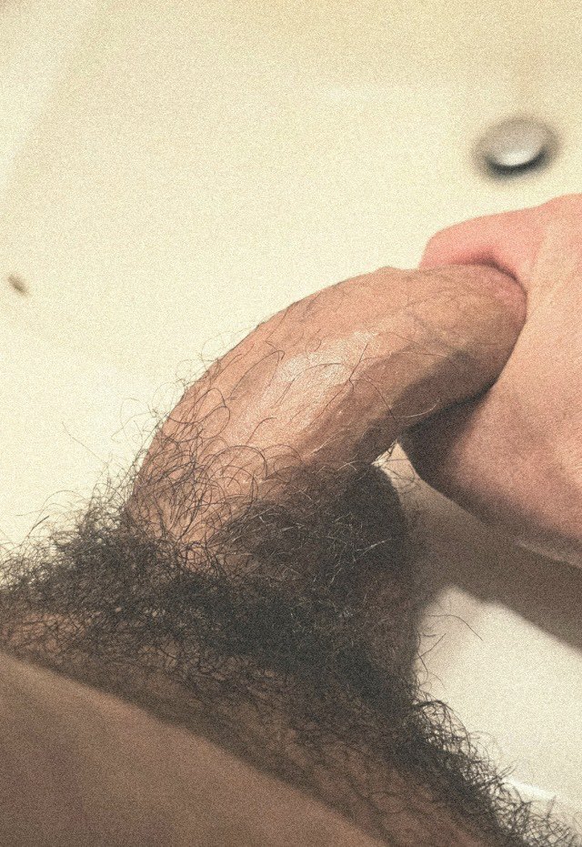 dodgerthat_1's tweet photo. Anyone else have a fetish for the bush growing at the base of the penis? Wraps that shaft with musky hairs. So freaking hot 🥵 https://t.co/hZxSDyIanM
