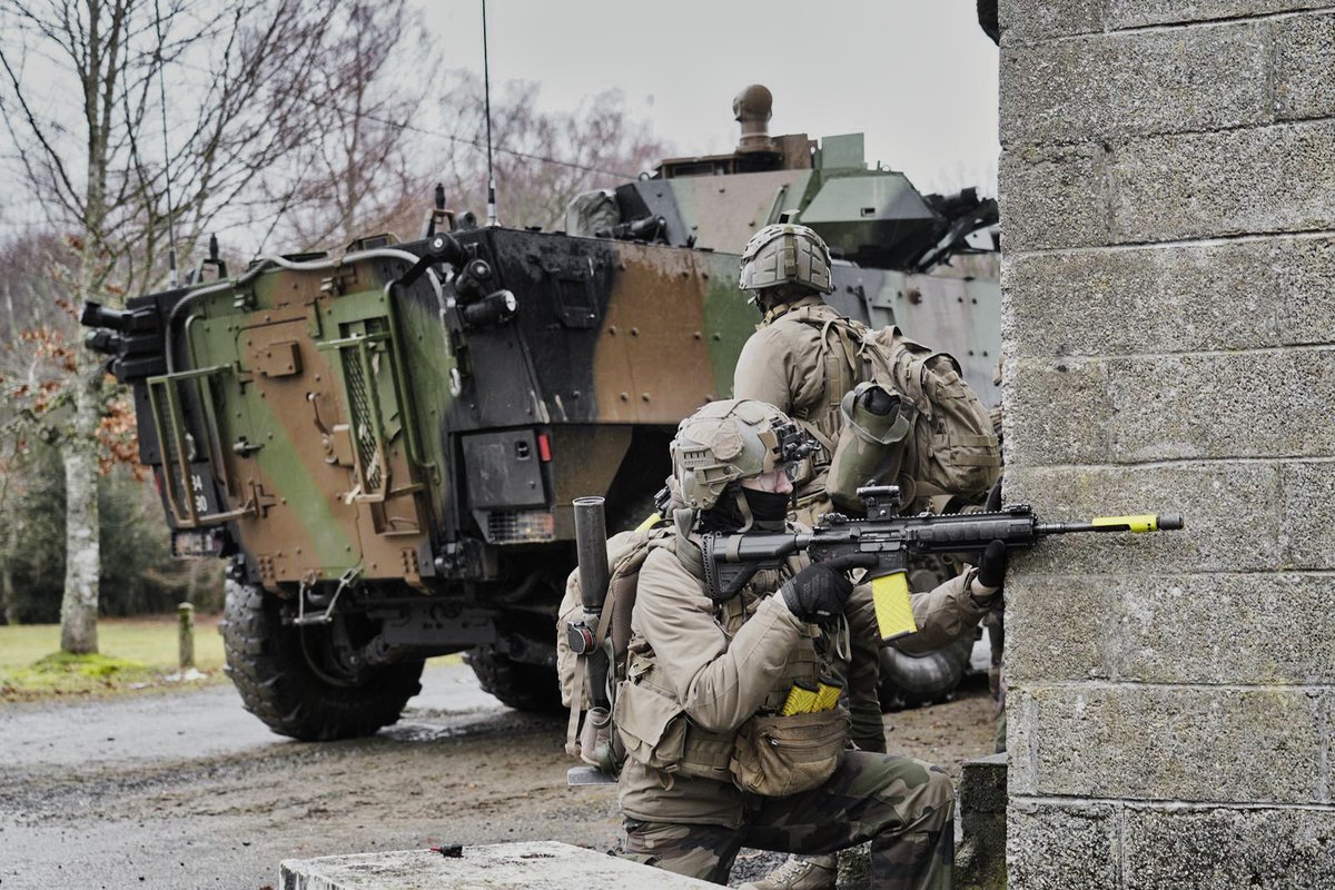 7e_brig_blindee's tweet image. Choisi pour son village de combat, le @campLaCourtine a permis aux Diables rouges de s’entraîner du niveau groupe au niveau compagnie sur tous les types d’armement, ainsi que sur leurs VBCI avec des phases de combat embarqué et débarqué 💥
#CapaciTerre #MatosOps