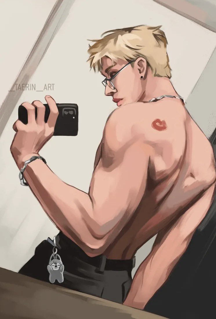 gnabnahc97chris's tweet image. user 크리스 or gnabnahc can we finally get the back mirror selfie??? the audience (me) needs it!!