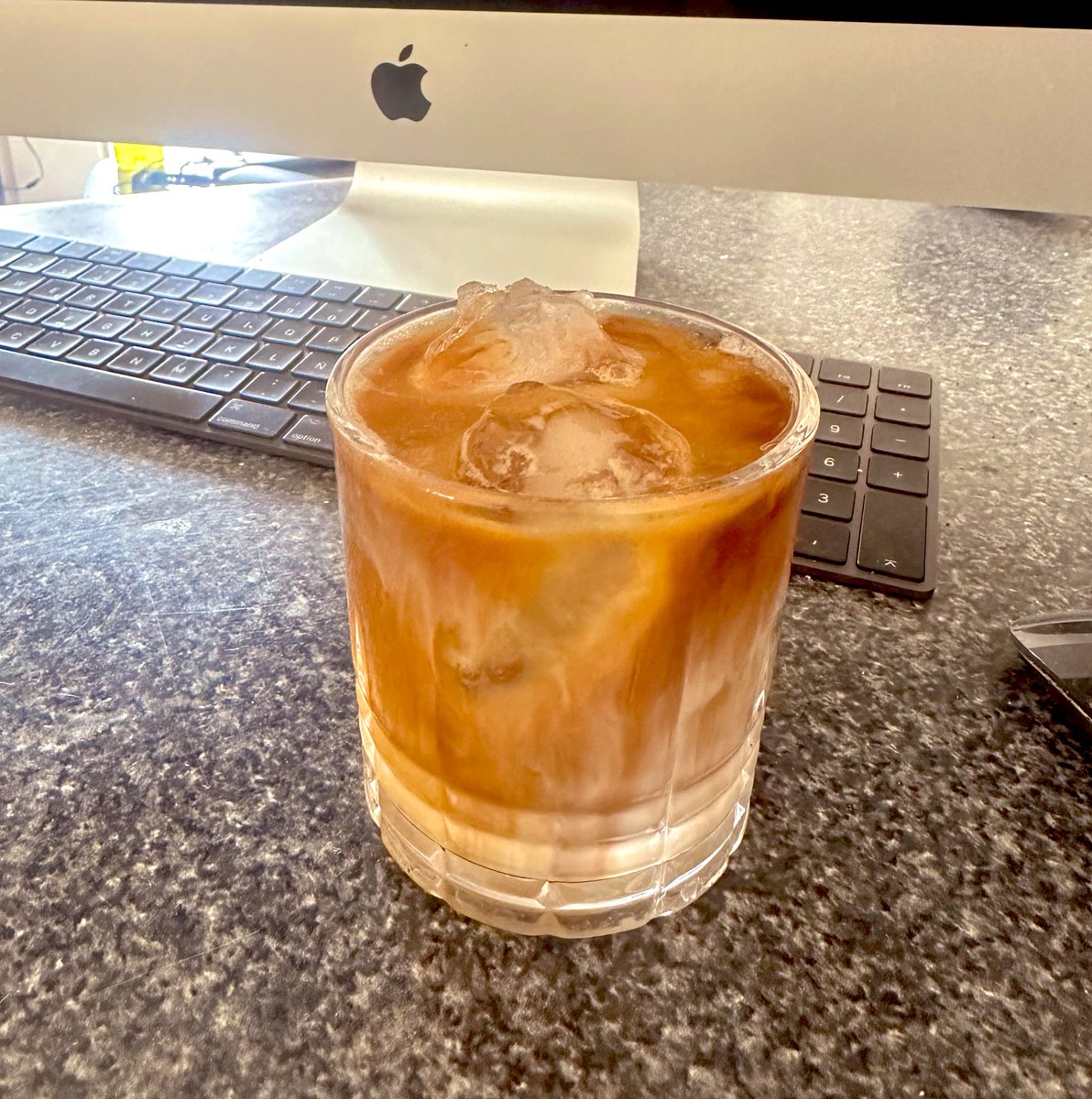 AguilaPicks1's tweet photo. Ya con latte en mano y en el laboratorio cocinando las apuestas de hoy. Repórtense con un like y comentario si van a querer que compartamos apuestas del grupo premium por aquí! 🫂💰 https://t.co/1Y5qEi0Mj2