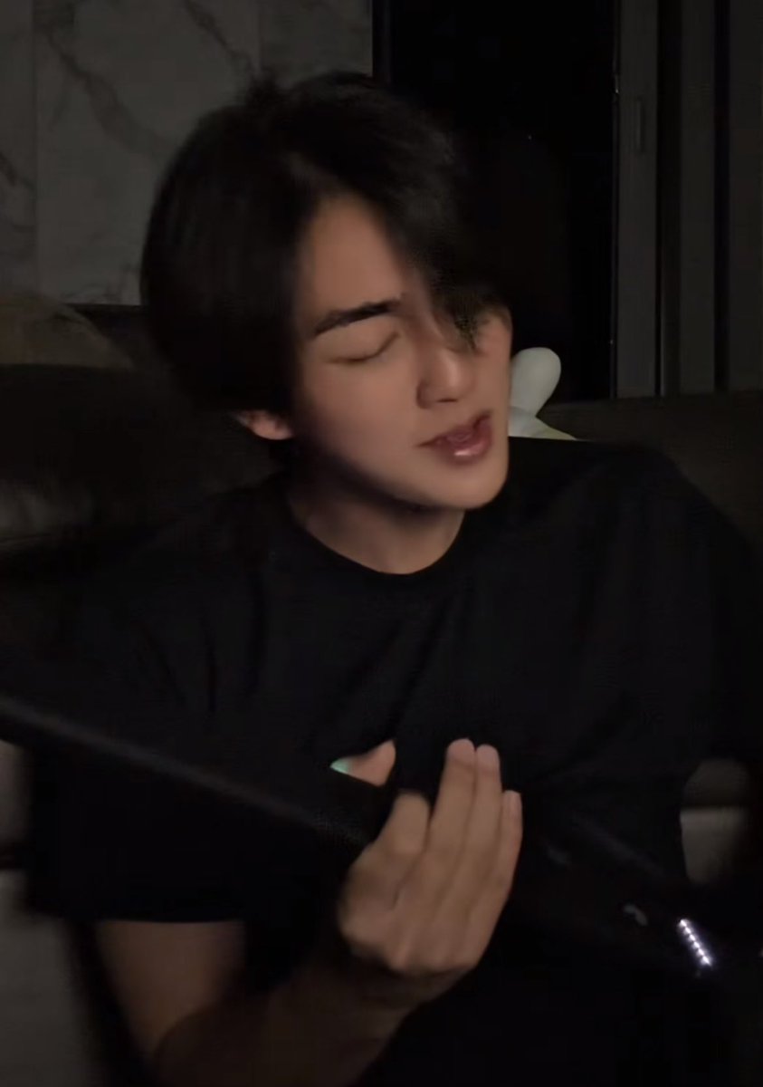 กลัวม้าคซื้อกีต้าสองตัวจัง ใจเย้นๆเนาะ ไม่ต้องมีคู่กันทุกอย่างก้ได้