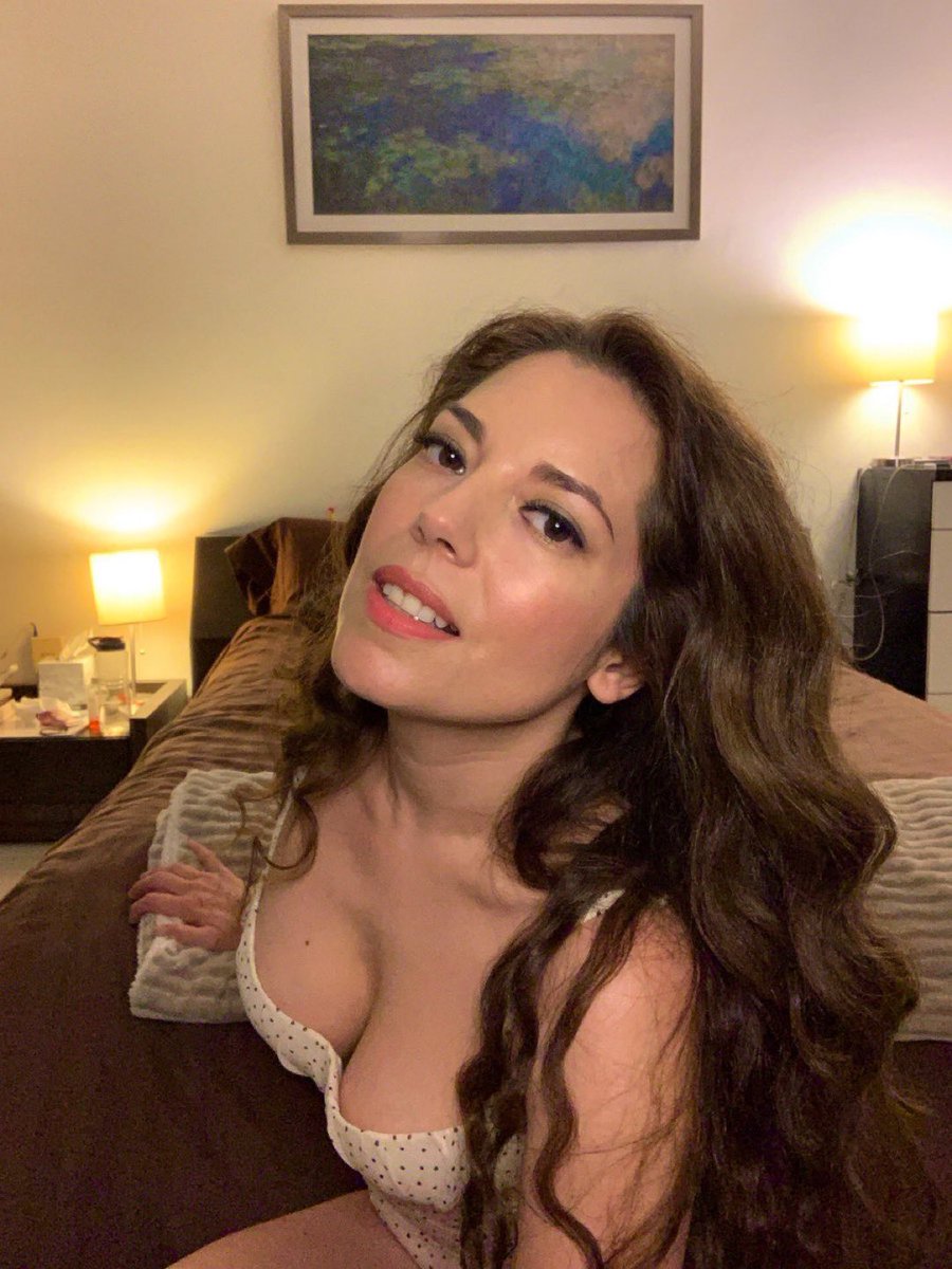 Hola, soy nueva en X. 
Regálame un RT para darme a conocer entre tus seguidores.