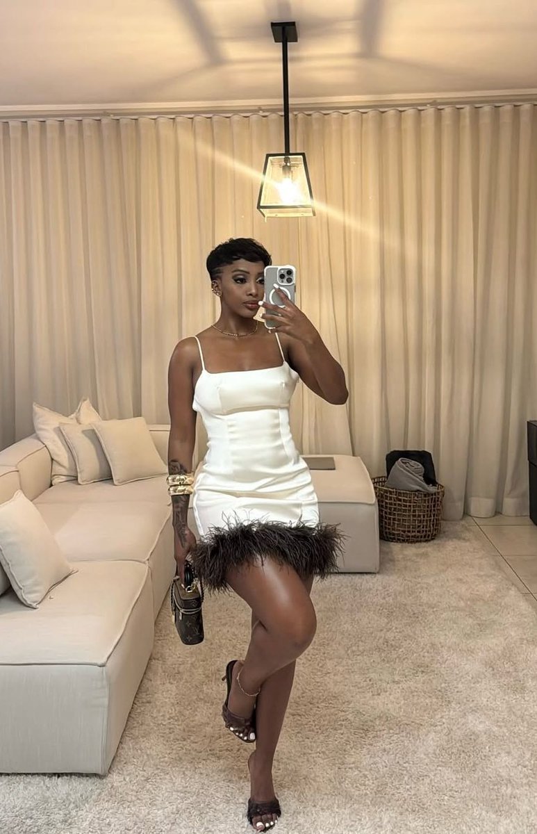GraceMotswana's tweet photo. Classy lady ready for a night out🥰 https://t.co/4F0n96cV1J
