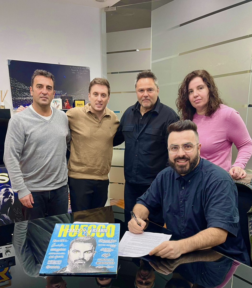 Juntando piezas del puzzle! Un placer ser el pegamento entre <a href="/Huecco/">HUECCO</a> y #Bookingstage para trabajar juntos en la gira #CrazyXXersario por sus 20 años como #Huecco  Gracias a todo el equipo y en especial a #CarlosEscobosa por confiar en nosotros 🙌🏽 #Let’sgo 🎶