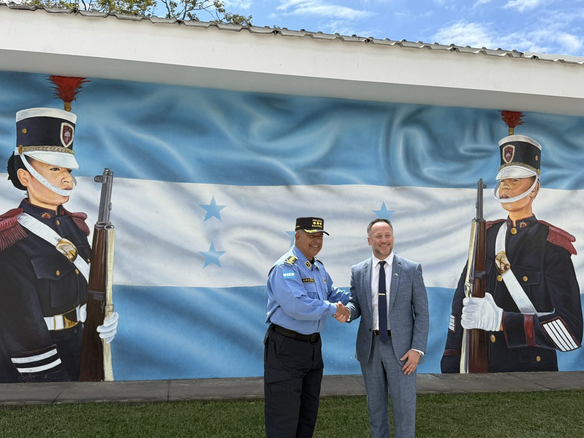 Visitamos la <a href="/ANAPO_Honduras/">Academia Nacional de Policia (ANAPO)</a> gracias a la invitación de nuestro amigo el Comisionado Adolfo Bardales, quien nos mostró el importante trabajo que realiza esta institución. 

Reiteramos nuestra total disposición para apoyar y fortalecer las relaciones con la <a href="/PoliciaHonduras/">Policía Nacional de Honduras</a>.