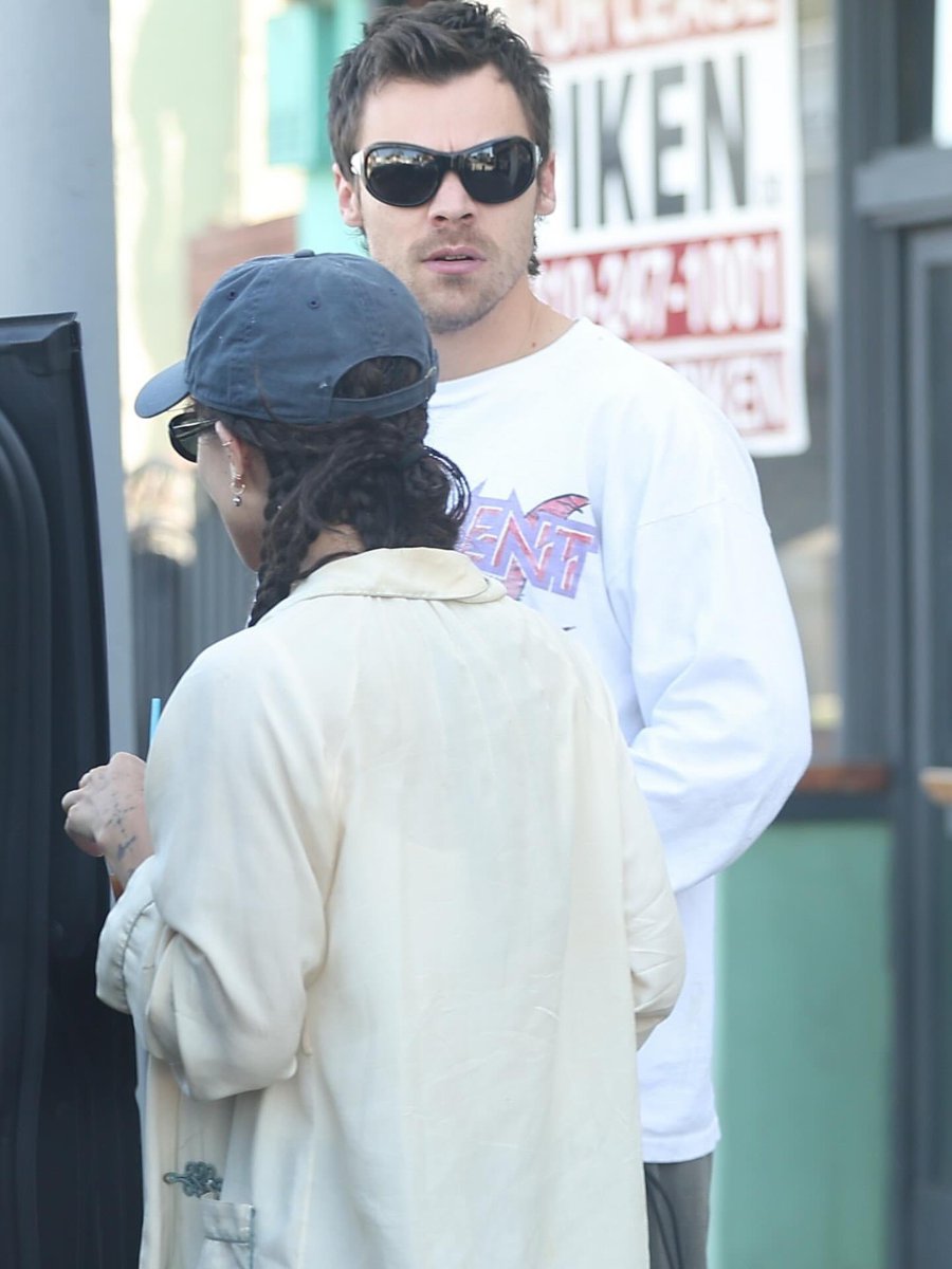 SCRIPTLT's tweet image. Wait omg he looks so sexy #needthat