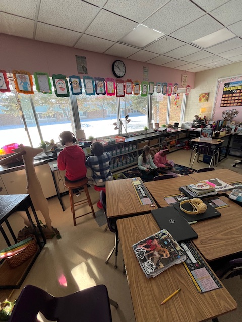 FWS_Principal's tweet photo. Different activities included:
*Create own polygons / tangrams / pattern blocks
*Math Island Game with Teaching Assistant 
*Math facts / skills practice
*Prodigy or First in Math on chromebooks
*Math Stacks game - understanding different ways numbers can be presented with Teacher https://t.co/KWCPPNIFLa