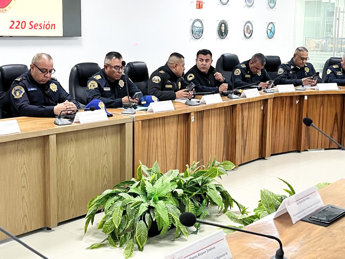 evelyn_parraA's tweet photo. Hoy realizamos la 220ª sesión del Gabinete de Seguridad, reforzando la coordinación con los distintos sectores para seguir cuidando a nuestras vecinas y vecinos.
En Venustiano Carranza la seguridad se trabaja todos los días y con estrategia. https://t.co/iEvO98rtU3