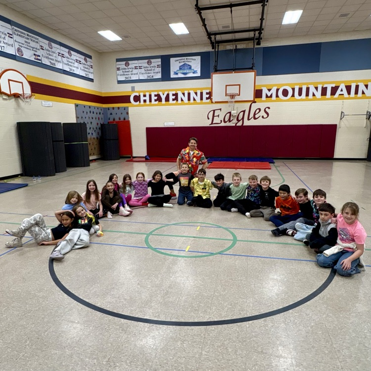 cmsd12's tweet image. Our CME Eagles enjoying creative dance and tumbling in Mr. Everett's 3rd grade class!