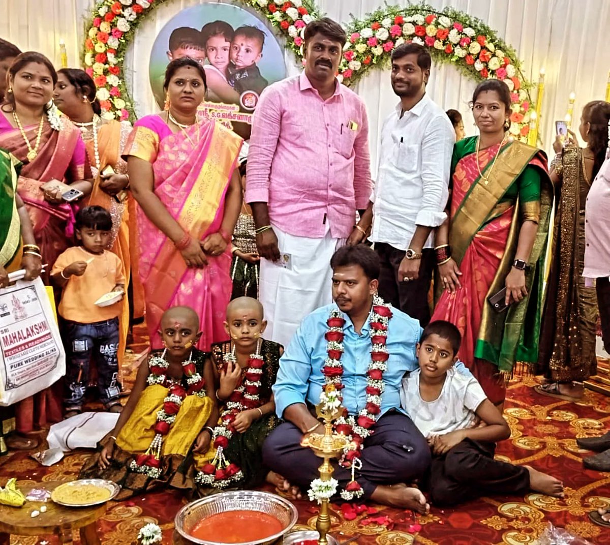 VanithaHmuruges's tweet photo. ఈ రోజు  పలు శుభకర్యంలో పాల్గొన్న  ఆంధ్రప్రదేశ్ రాష్ట్ర మాజీ వనియకుల క్షత్రియ కార్పొరేషన్ చైర్మన్ వనిత శీను Garu మరియు  ఆంధ్రప్రదేశ్ రాష్ట్ర వైస్సార్సీపీ విభాగ వన్నియకుల క్షత్రియ అధ్యక్షులు H. M. శీను మురుగేష్ గారు

Ear piercing Ceremony and Marriage Reception
#earpiercingceremy https://t.co/Lu7Z6OOdgw