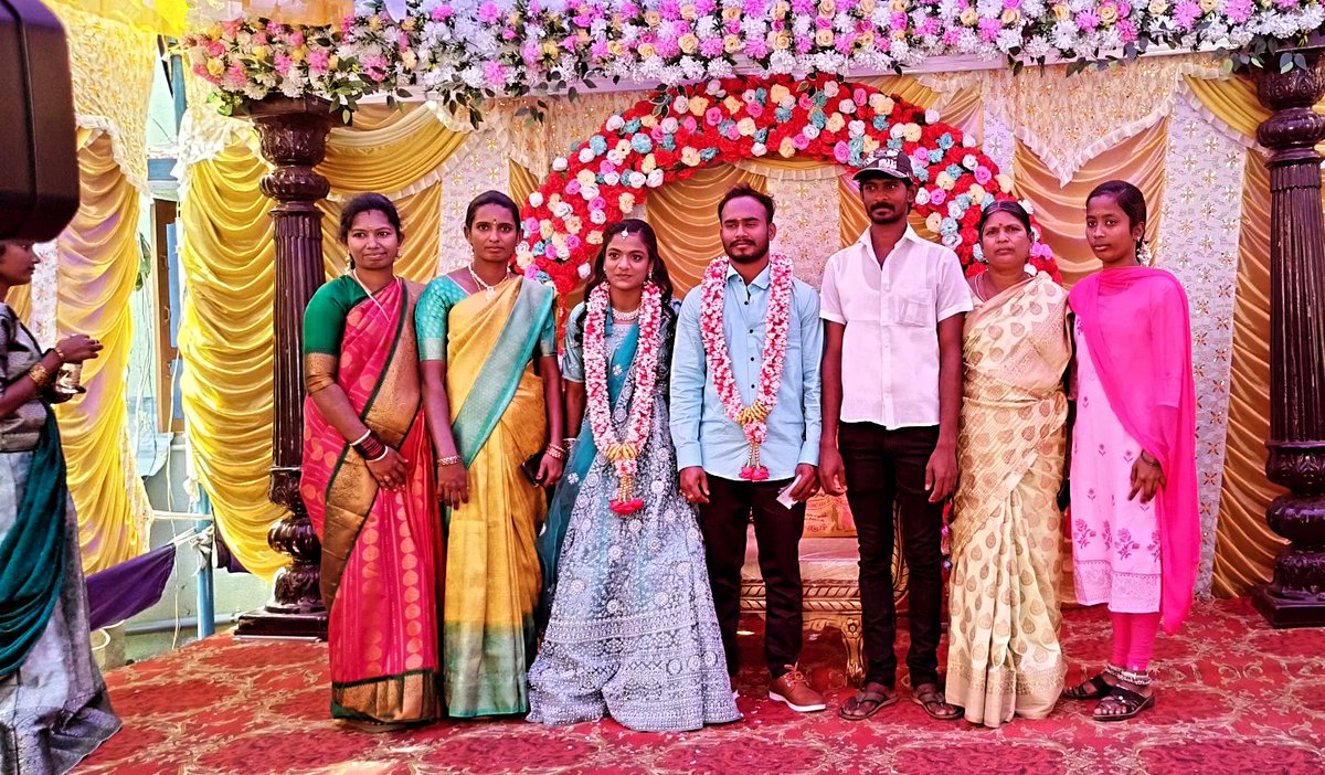VanithaHmuruges's tweet photo. ఈ రోజు  పలు శుభకర్యంలో పాల్గొన్న  ఆంధ్రప్రదేశ్ రాష్ట్ర మాజీ వనియకుల క్షత్రియ కార్పొరేషన్ చైర్మన్ వనిత శీను Garu మరియు  ఆంధ్రప్రదేశ్ రాష్ట్ర వైస్సార్సీపీ విభాగ వన్నియకుల క్షత్రియ అధ్యక్షులు H. M. శీను మురుగేష్ గారు

Ear piercing Ceremony and Marriage Reception
#earpiercingceremy https://t.co/Lu7Z6OOdgw