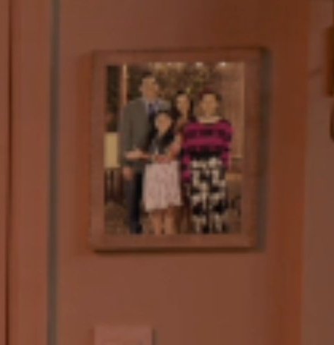 brainstworm's tweet image. not finding a better pic but chapa's family photo is giving