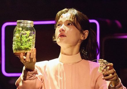 언니.. 이런 얼굴 ㄴㅁ 사랑하는 팬이라서 미안해....