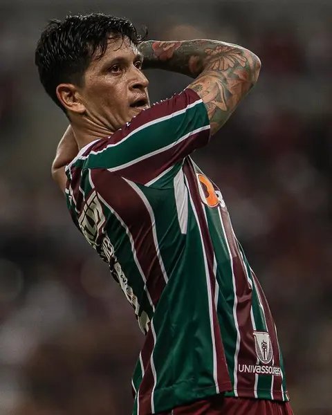 O 01 é tão ídolo da instituição que ele tá lesionado, sem jogar, e em TODO VÍDEO de bastidores, os torcedores subindo ou descendo a rampa sempre olham pra camera e fazem o LL! Ele é histórico demais! Te amo German! ❤️💚