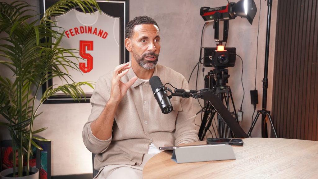 TouchlineX's tweet photo. 🚨🗣️ 𝗡𝗘𝗪: Rio Ferdinand: "49 players were brought in since Alex Ferguson was here. I think there is only 3 players that lived up to the expectations."

"Zlatan Ibrahimovic, Cristiano Ronaldo and Bruno Fernandes." https://t.co/rm68zI3lBW