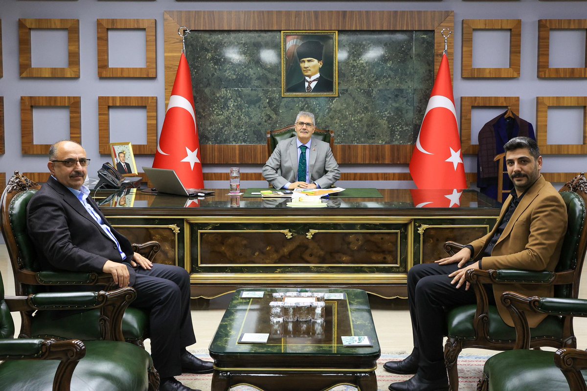 Bingöl Valimiz Sayın Cahit Çelik’i, İl Meclis Üyemiz Sayın İbrahim Tutar ile birlikte ziyaret ederek hayırlı olsun dileklerimizi sunduk. Nazik misafirperverlikleri için teşekkür ederiz.
<a href="/celikcahit/">Cahit Çelik</a> 
<a href="/bingolvaliligi/">T.C. Bingöl Valiliği</a>