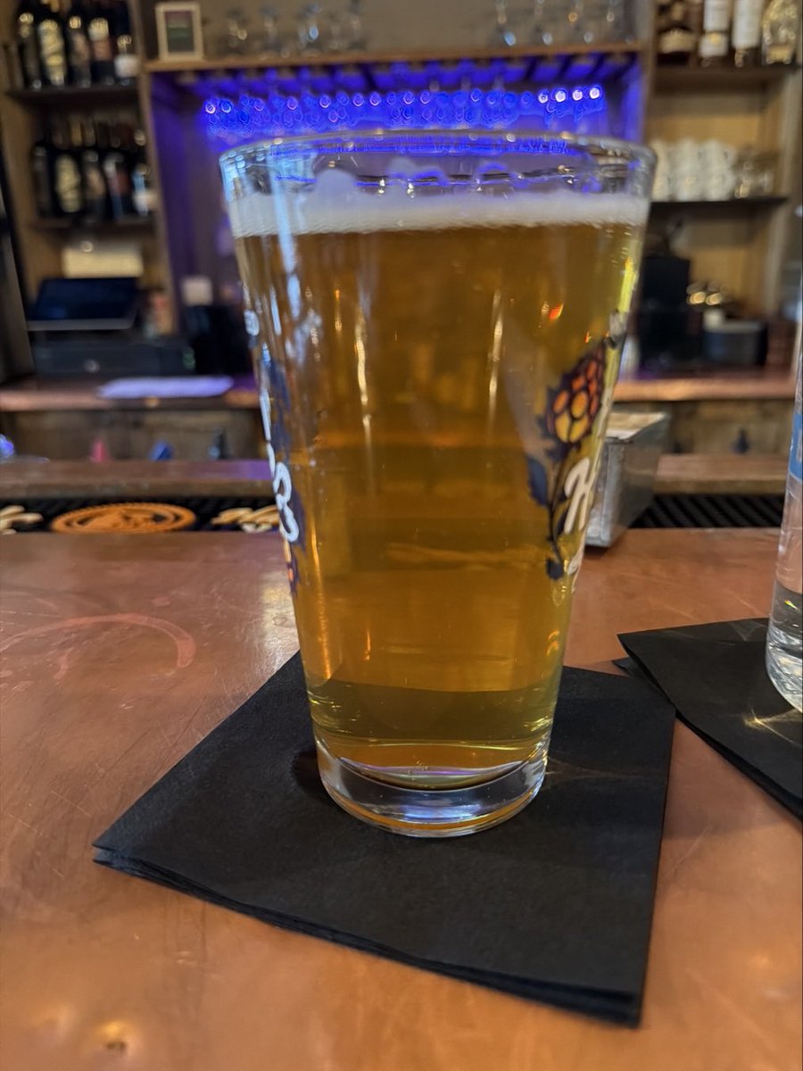 JayEllis49's tweet photo. Shhh, don’t tell my boss.
This is a tasty Italian Pilsner from Magnetic South brewery out of Anderson SC. #scbeer https://t.co/MU2aXzhhKO