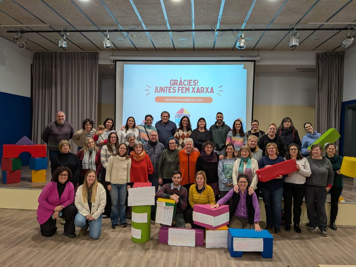 docents080's tweet photo. El passat dijous 29 de gener s'ha presentat la XAIAD, la Xarxa d'acompanyament a Infants i Adolescents en situació de Desnonament. Un èxit de participació i moltes ganes de treballar pels drets dels menors, perquè juntes som més fortes i #sensecasanohihaeducació #Xaiad #poblesec https://t.co/LGUJgJlA0k