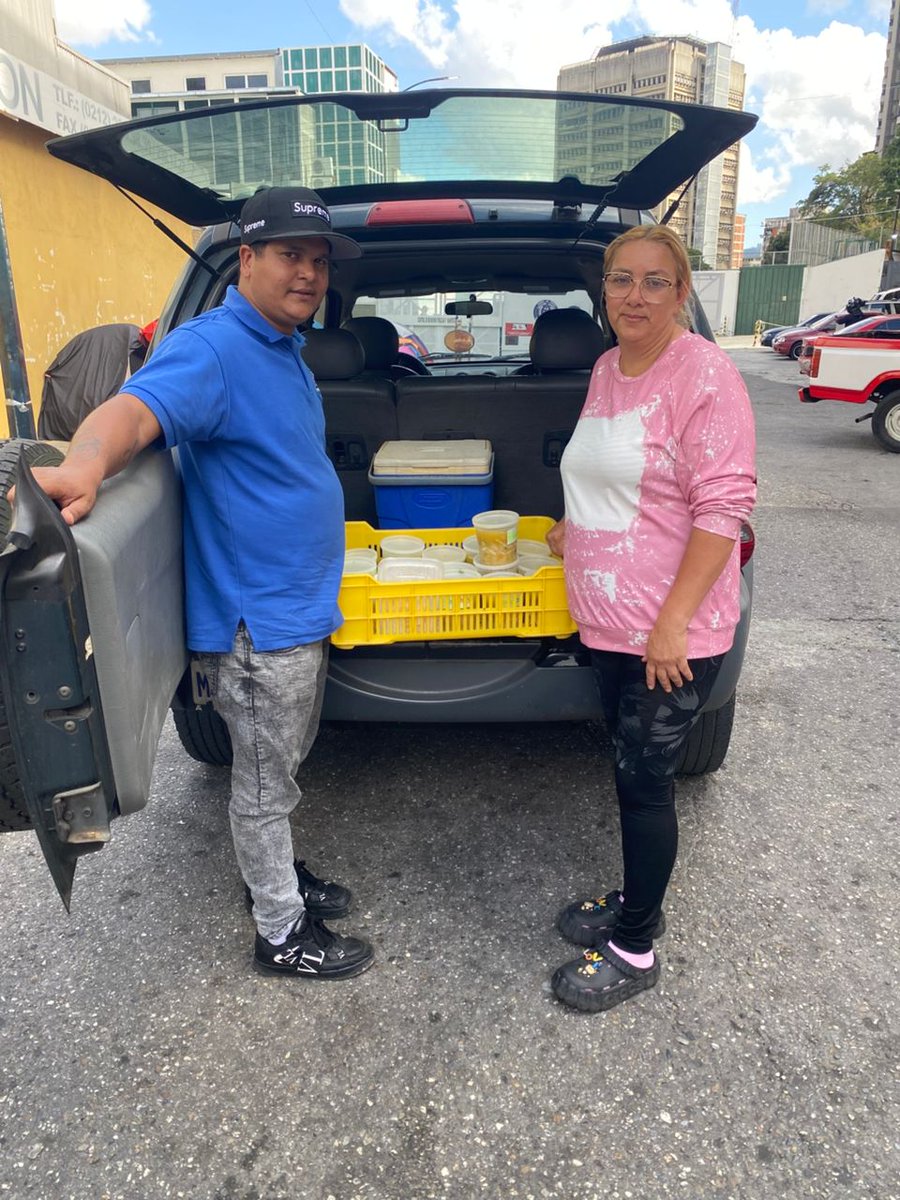 adeferr's tweet photo. Mientras tanto, SEGUIMOS. En Caracas, nuestros amigos queridos siguen ayudando a las familias de los presos políticos. HASTA QUE LOS LIBEREN A TODOS.

Si quieres sumarte, déjame un mensaje, aquí abajo. https://t.co/P8aorgQG3h