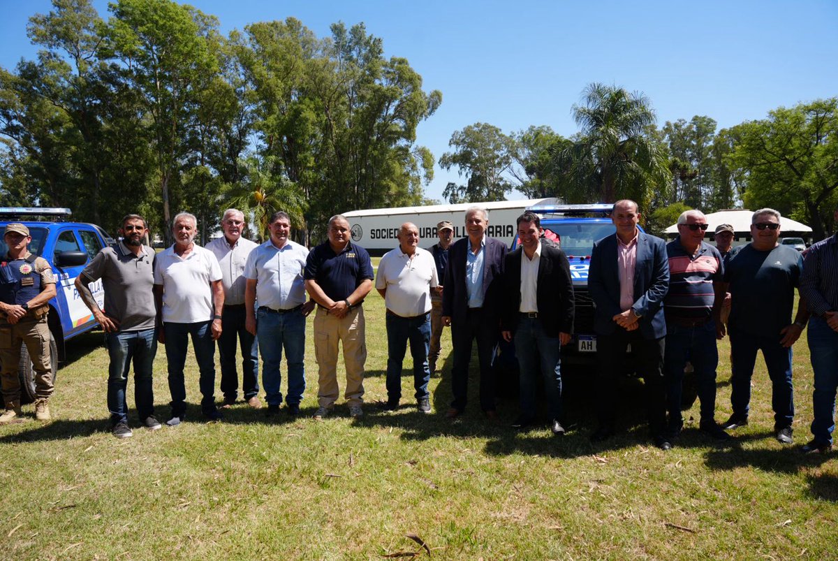 En la Sociedad Rural de #VillaMaría📍, el ministro <a href="/SergioBussoOK/">Sergio Busso</a> entregó aportes a productores que validaron BPAs, subsidio de tasa a créditos BICE de la cadena láctea y dos patrullas rurales. 

Más info ➡️goo.su/EqQedpw