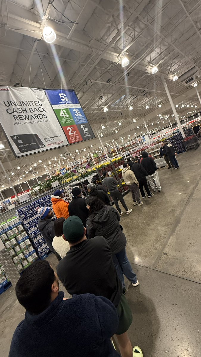 Heskicks tweet media