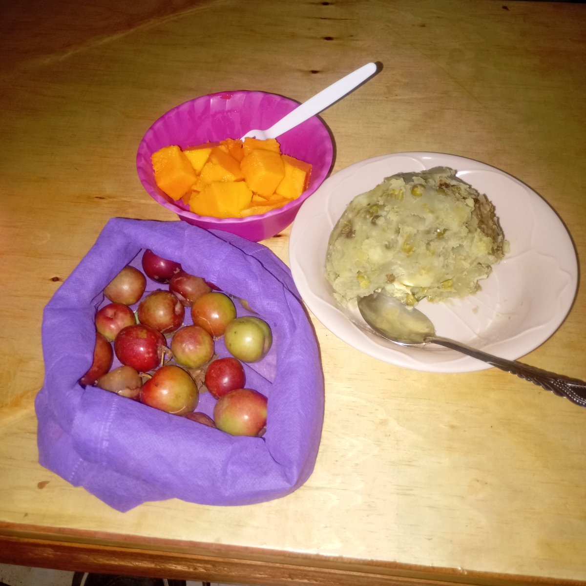 Watu wataanza kusema ati oooh. 
Umedownload, ati oooh umeorder 😂😂