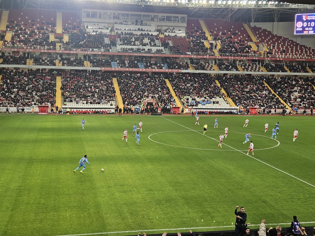 lutfukesim07's tweet photo. Antalyaspor - Trabzonspor Maçı.. ⚽️ https://t.co/OcUm4kG1zI