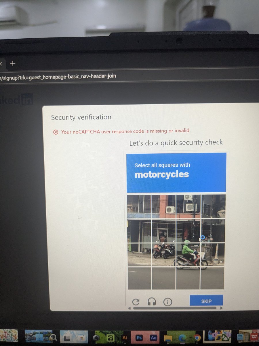 mnyce_Abdullah's tweet photo. @Miskee18 @LinkedInHelp @LinkedIn I've been trying to create an account but also getting this error https://t.co/U56uoqXAdn