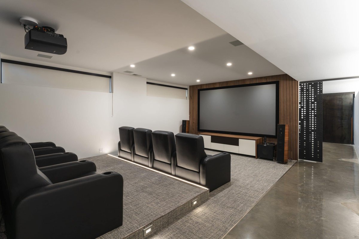 SDRKC's tweet photo. Whether you’re hosting big game watch parties or cozy family nights, your basement should be a space you love. Get the best tips for layouts, tech, and décor in our latest blog.

👉 Check it out: https://t.co/iha47ehviU

#FanCave #RemodelAgain #GameDayDesign https://t.co/6mbZ3GhyFR