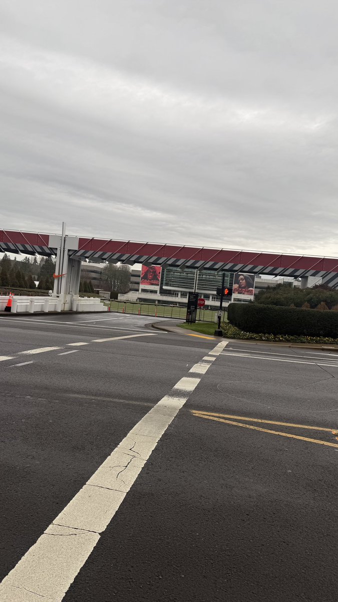 Heskicks tweet media