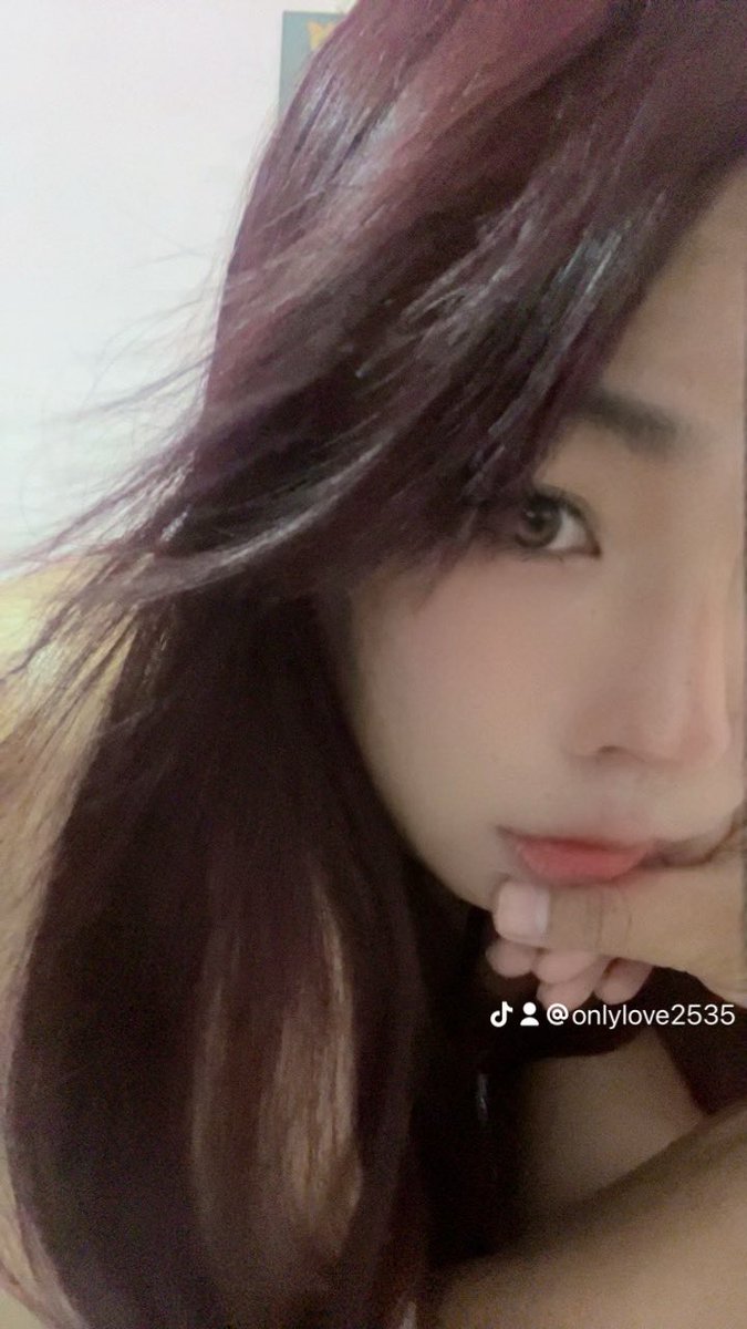 อรลี่ (สาวสอง) tweet media