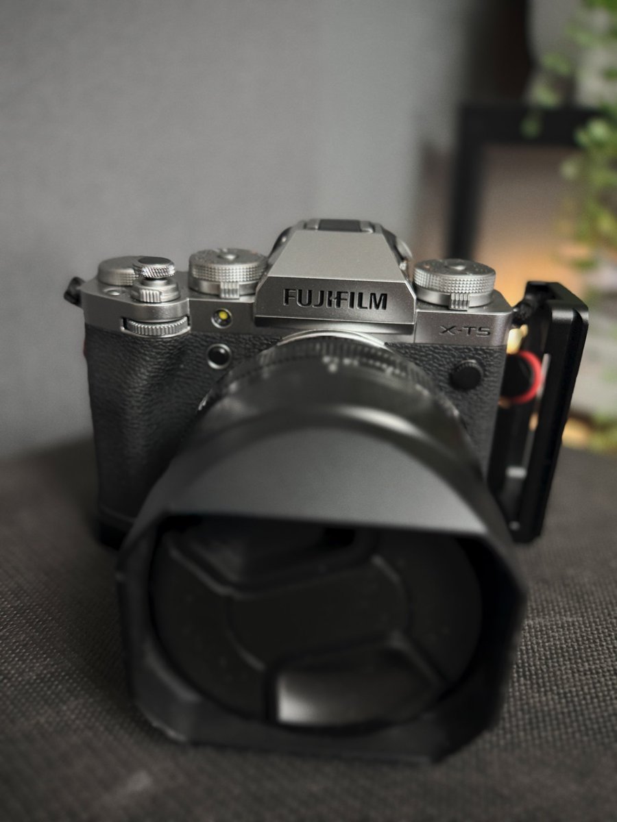Really missed the 85mm for portraits since moving away from Sony, so today this sharp, meaty addition was added to the Fuji kit … XF 56mm f/1.2 R WR 💥