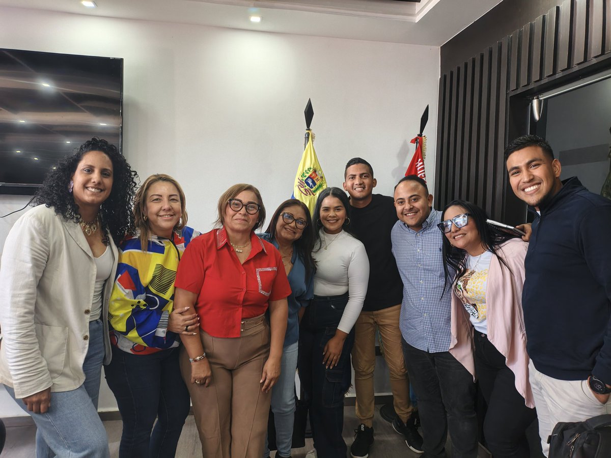 CMLosTaques's tweet photo. La representación del @Mediosclef la integraron María Salazar, vicepresidenta; @cbravor_81, jefa de Fracción GPPSB y legisladora del C2 Carirubana Los Taques; @LeRosilloG, presidente de la Comisión de Juventud,
Cultura y Educación; y Belkan Acosta, legislador por el C3 Miranda. https://t.co/Af4uWkbc8J