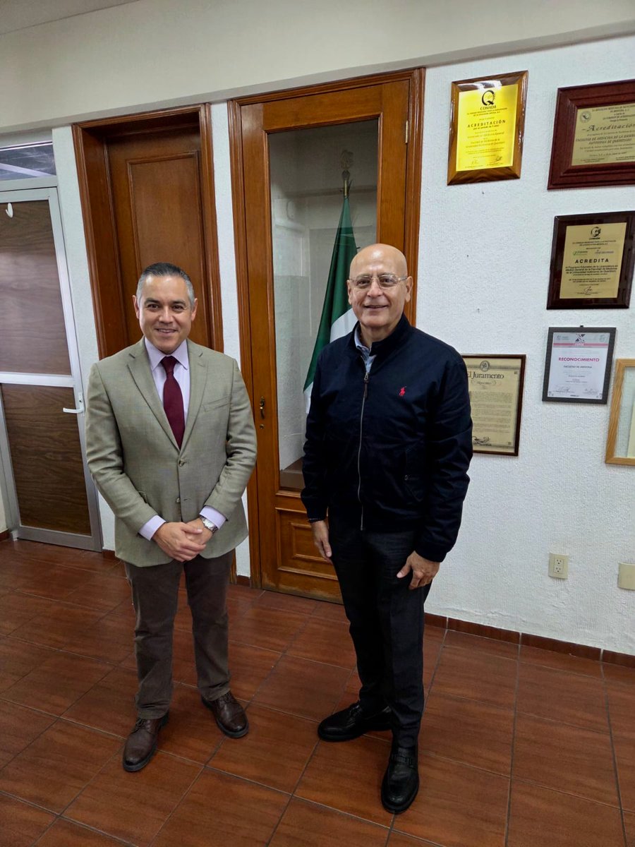 Continuamos con la sinergia con instituciones educativas, nos reunimos con el Director de la <a href="/FacMedicinaUAQ/">Facultad de Medicina UAQ</a>, Rodrigo González, para promover y difundir cursos, seminarios de esta área tan fundamental como lo es la salud.
<a href="/makugo/">Mauricio Kuri</a> <a href="/rogeliovegavm/">Rogelio Vega</a> 
<a href="/MarthaSotoQro/">Martha Soto</a> 
<a href="/educacionqro/">educacionqueretaro</a>