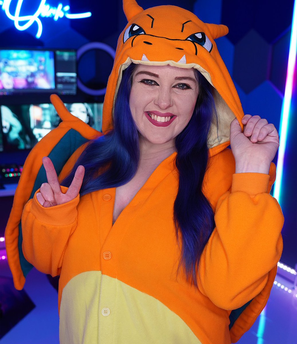 Happy Friday gang ✌️

I'm live showcasing the brand new sci-fi thriller strategy game, Foundation: Galactic Frontier <a href="/FoundationGF_EN/">Foundation: Galactic Frontier</a> living our space trader dreams! 

📺 twitch.tv/blueandqueenie #ad