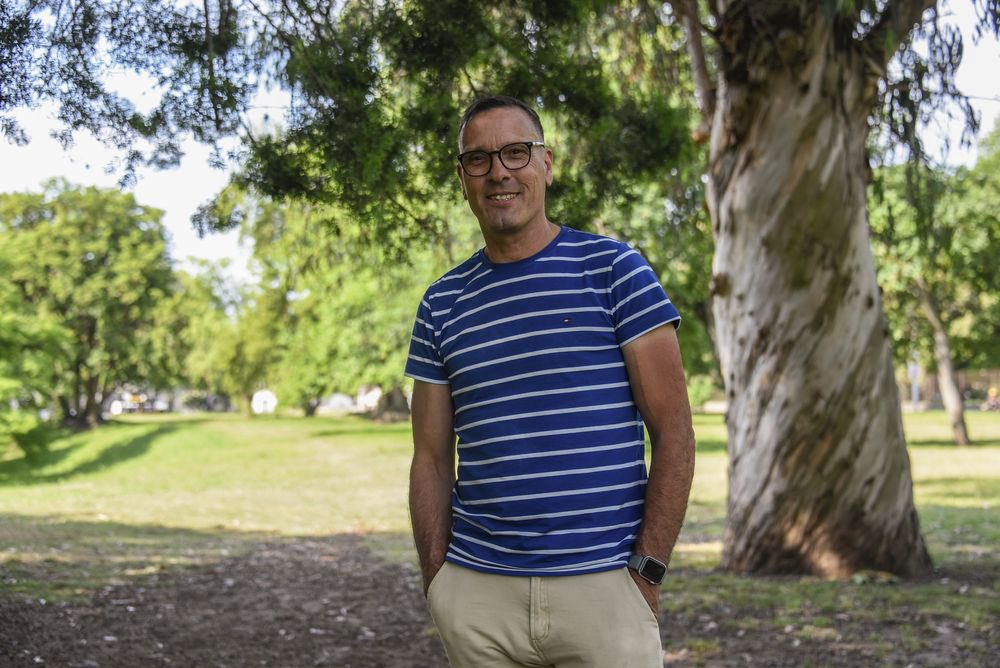 “A mí me costó muchísimo ir a Nacional después de todo lo que viví en Peñarol, pero a mí de Peñarol me echaron como un perro, me cagaron con 200.000 dólares y sé que no los voy a cobrar más. Se portaron mal conmigo. Los primeros meses me costaron en Nacional”

Luis Romero en