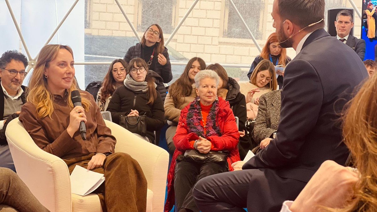 INWIT_Official's tweet photo. 📶Le infrastrutture digitali sono le “autostrade” della connettività, la spina dorsale di un modello di sviluppo efficiente, inclusivo e sostenibile a servizio degli operatori #TLC: dietro ogni infrastruttura di #INWIT c’è un nodo intelligente di connettività che abilita l’innovazione, la comunicazione e i servizi digitali su cui si fonda la nostra quotidianità.

Sarah Cantarella, Head of Public Affairs di #INWIT, ne ha parlato oggi nel corso della tappa fiorentina del Festival Digitale Popolare di @Fondazione_FID, sottolineando il ruolo centrale delle infrastrutture digitali e condivise per lo sviluppo della #Toscana e della Città di #Firenze.