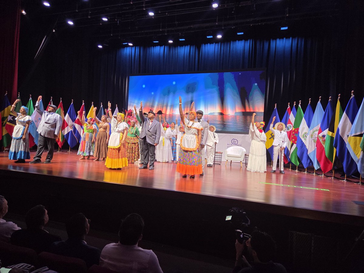 Orestes_PP's tweet photo. La ministra de Cultura de #Panamá 🇵🇦 , María Eugenia Herrera, y la SG de la Asociación de Estados del Caribe (AEC), Noemi Espinoza, inauguraron, en el Centro Cultural de Colón, el evento "Los Colores del Gran Caribe", dedicado al patrimonio cultural afrodescendiente. https://t.co/OrrxmaN46b