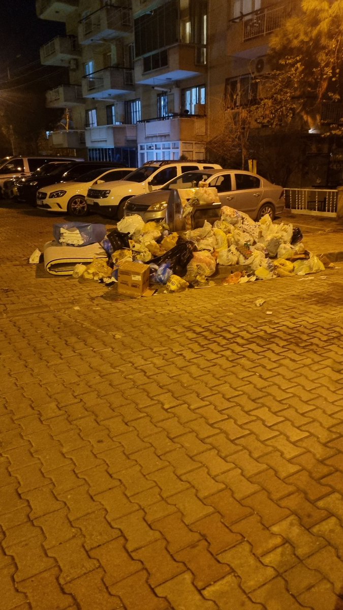 Ne çöp topluyorsunuz ne suyunuz var nasıl iğrenç bir iştir bu? Yazıklar olsun İzmire de yeniden seçim olsun. <a href="/izmirbld/">İzmir Büyükşehir Belediyesi</a> <a href="/herkesicinCHP/">CHP 🇹🇷</a> <a href="/Akparti/">AK Parti</a> <a href="/MHP_Bilgi/">MHP</a> <a href="/iyiparti/">İYİ Parti</a>

Yer ksk/Yalı mah.